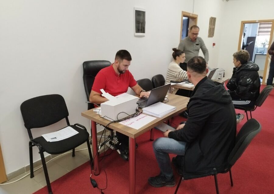 Leszerződött a szerb állam a pristinai intézményeket elhagyó szerbekkel