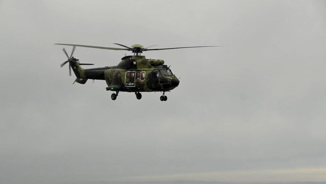 Fagyban és sötétben is repül a Super puma X-215 (Videó)