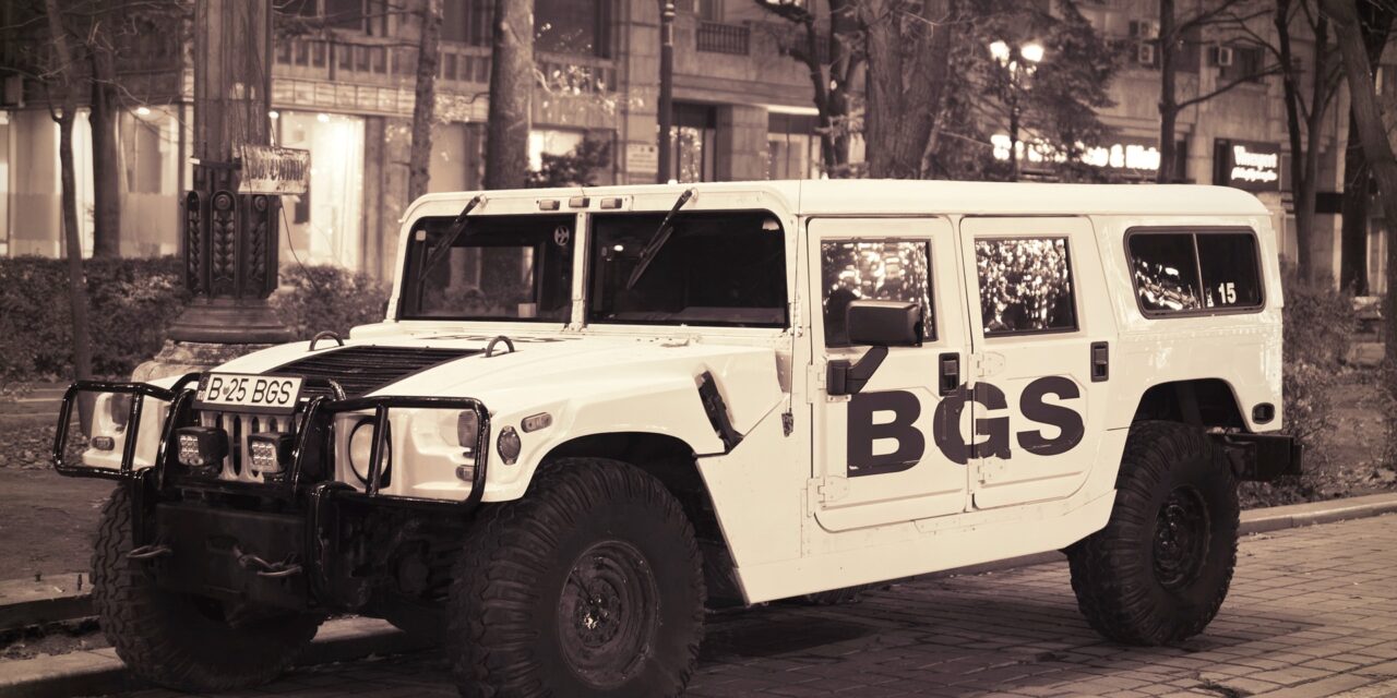 Terepjáróval randalírozott Belgrád utcáin két orosz férfi