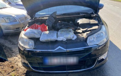 Több kiló marihuánát találtak egy óbecsei díler autójában (Fotó)