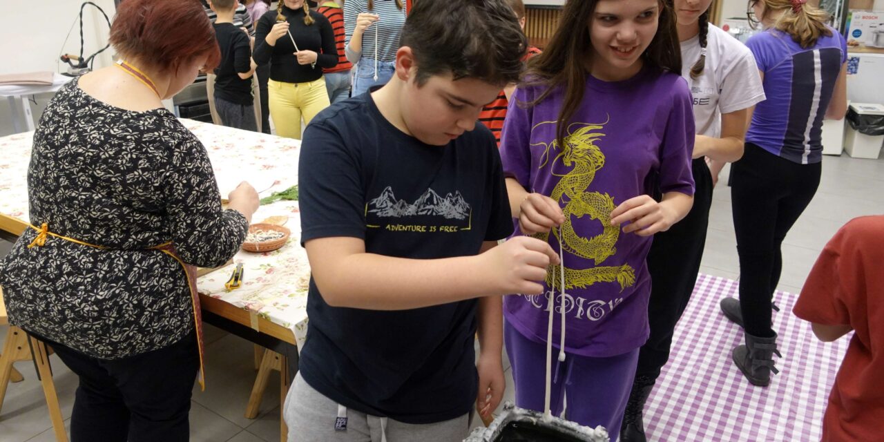 <span class="entry-title-primary">Újvidéki fiatalok Budapesten</span> <span class="entry-subtitle">Látogatás a Hagyományok Házában</span>