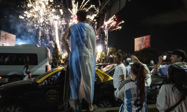 Hazaérkezett a világbajnok, munkaszüneti napot hirdetett az elnök