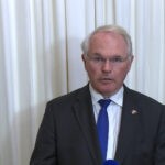 Hill: Fontosabb a szerb fegyverszállítás Ukrajnának, mint az uniós szankciókhoz való igazodás