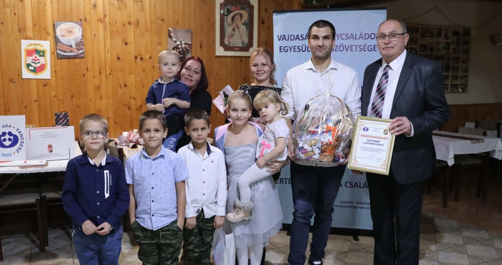 <span class="entry-title-primary">A régi-új elnök újraindítaná a zentai nagycsaládos egyesületet</span> <span class="entry-subtitle">Fodor Zoltán marad a Vajdasági Nagycsaládos Egyesületek Szövetségének elnöke</span>