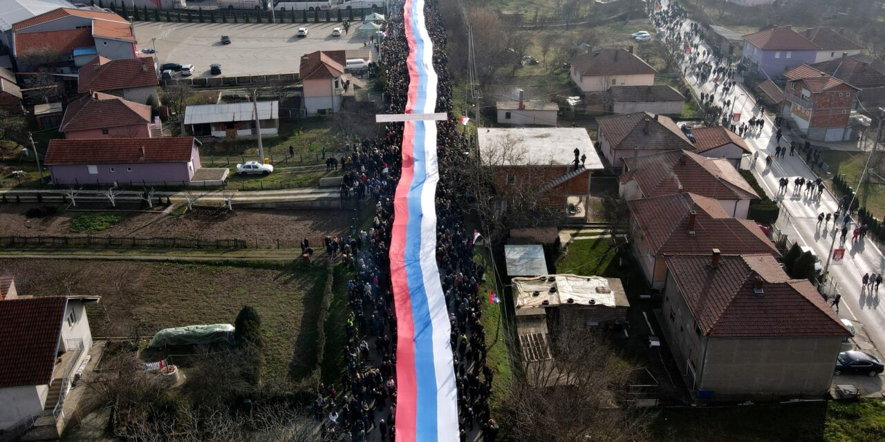 Több mint tízezer koszovói szerb tiltakozott a pristinai kormány ellen