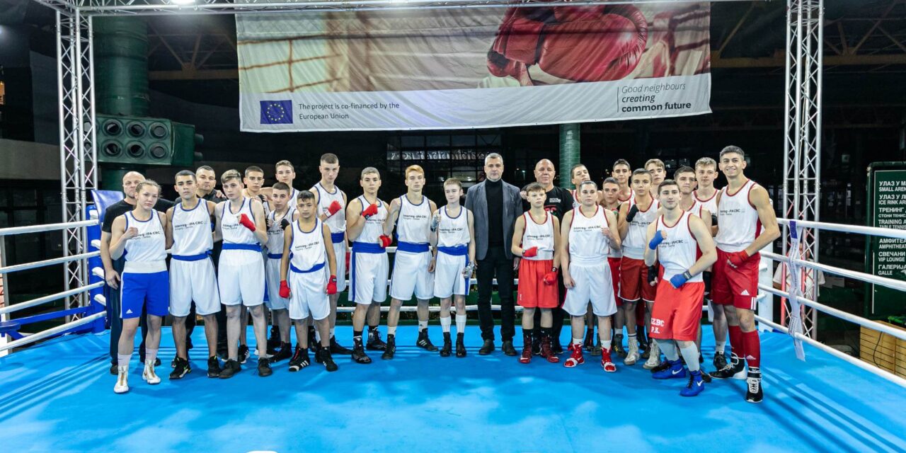 A határon „átnyúlva” népszerűsítik az ökölvívást