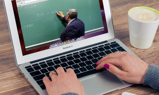 „Ki fogja megtanítani gyermekeinknek, hogy becsületes emberek legyenek egy becstelen világban?”