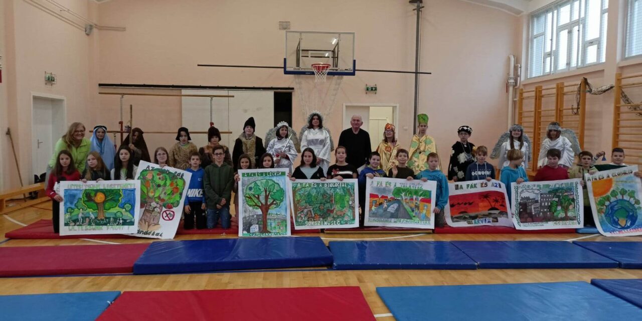 A fák védelmére hívta fel a figyelmet a Zöldülj, Zenta! csoport Mikulás-napi műsora (Fotógaléria)