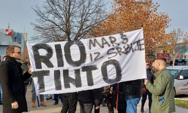 Vučić: „Szerencsétlen hazudozó bolondokra hallgattam”