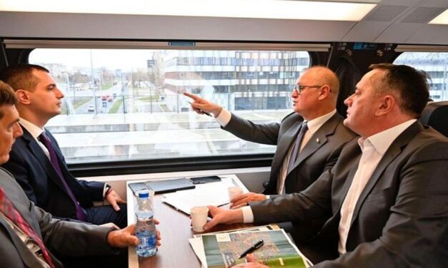 „Vesić miniszter Zentára, Nagybecskerekre és Zomborba is vonattal jöjjön!”