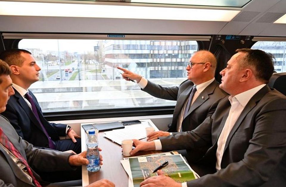 „Vesić miniszter Zentára, Nagybecskerekre és Zomborba is vonattal jöjjön!”