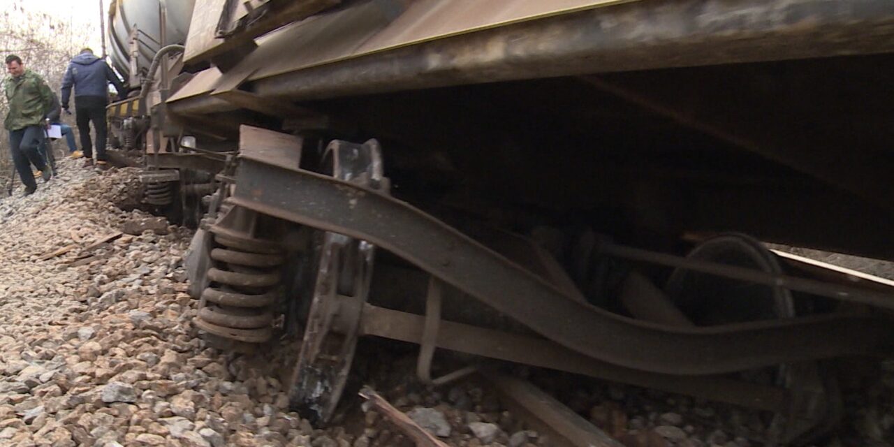 Vesić: Szerdán majd eldöntjük, mit kezdjünk a Pirotnál kisiklott tartálykocsikkal