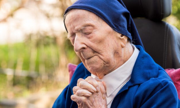 118 éves korában meghalt a világ legidősebb embere, André nővér