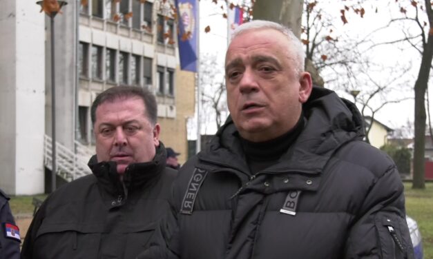 Ezerháromszáz eurós kabátban nem fázik Szabadka polgármestere