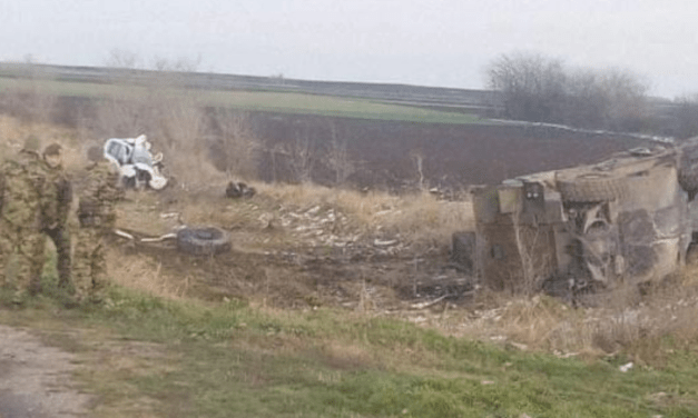 Harckocsival ütközött egy személyautó Bánátban, egy személy meghalt, hárman megsérültek