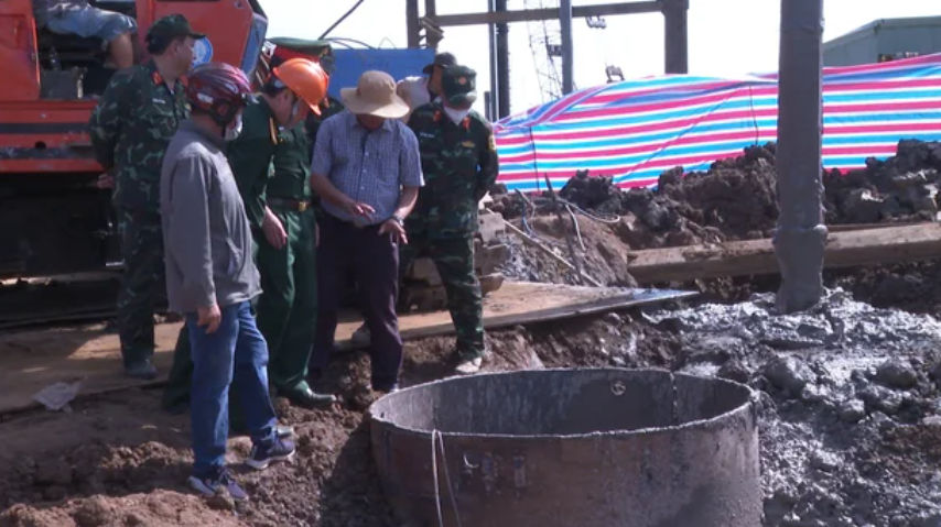 Folytatódik a betoncsőbe esett kisfiú mentése, bár nem tudni, él-e még