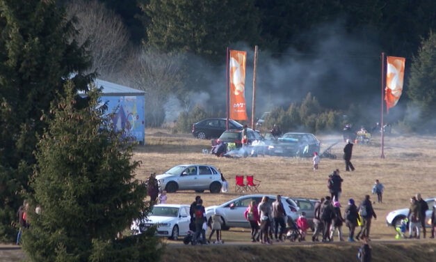 Síelés helyett grilleznek a vendégek