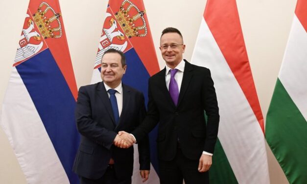 Szijjártó: Magyarország és Szerbia is közvetlenül és súlyosan érzi a háború és a migráció hatásait