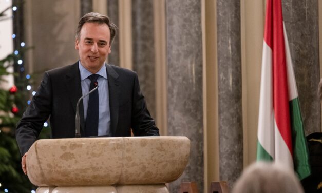 Pressman: A magyar kormány Putyin propagandaszövegét ismételgeti a békepártiságról