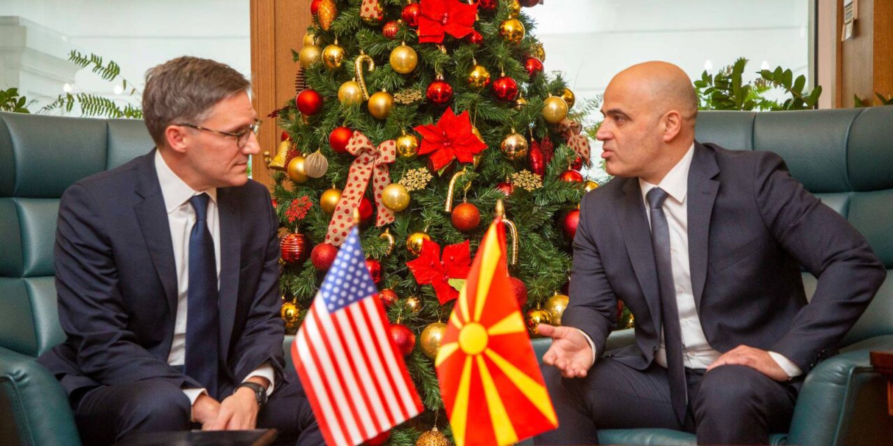 Belgrádba jön Derek Chollet, aki Vučić szerint „rendkívül fontos ember”