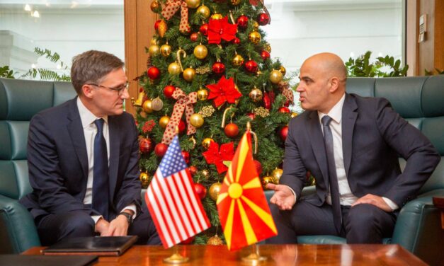 Belgrádba jön Derek Chollet, aki Vučić szerint „rendkívül fontos ember”