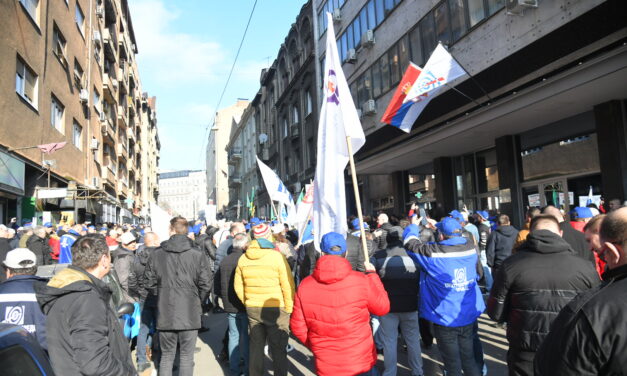 Tüntettek a Szerbiai Villanygazdaság dolgozói