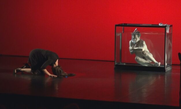 Tabudöntögető előadásokkal vendégszerepel Budapesten a Kosztolányi Dezső Színház