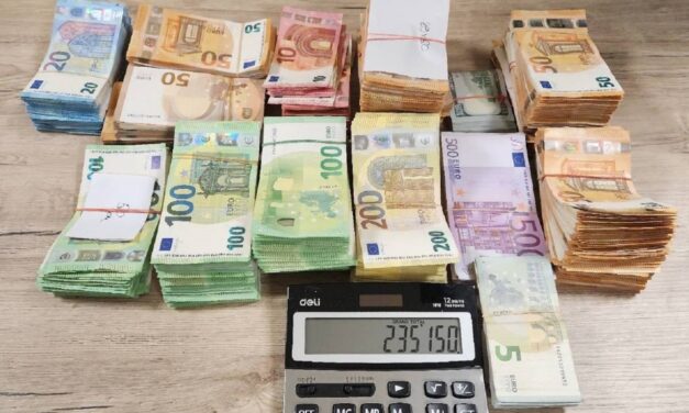 Több mint 235 ezer eurót foglaltak le a vámosok