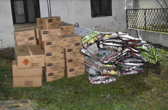 Milliós értékben lopott tűzijátékot, Kabolon rejtette el