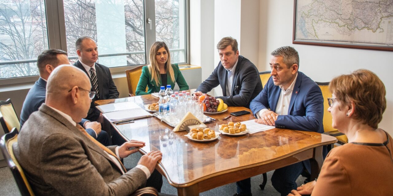 Potápi Budapesten fogadta Pásztort és Fremondot