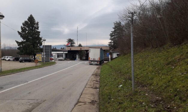 Már el is távolították a szégyenletes táblát a határról