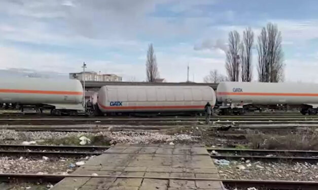 Három propént szállító vagon siklott ki Szabadkánál