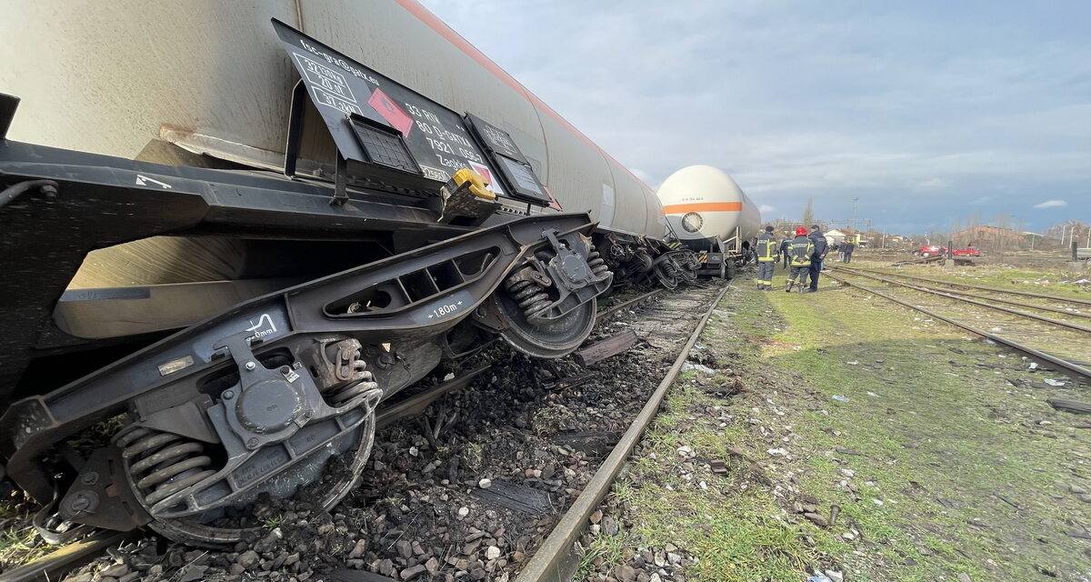 Így néz ki a propént szállító tehervagon, ami Szabadkánál siklott ki (Galéria, Videó)