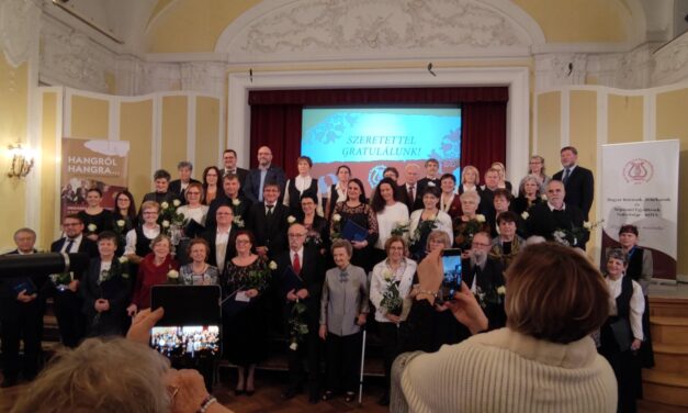 Rangos kitüntetésben részesült Budapesten a Szabadkai Zeneiskola és a Csókai Csalogány Asszonykórus