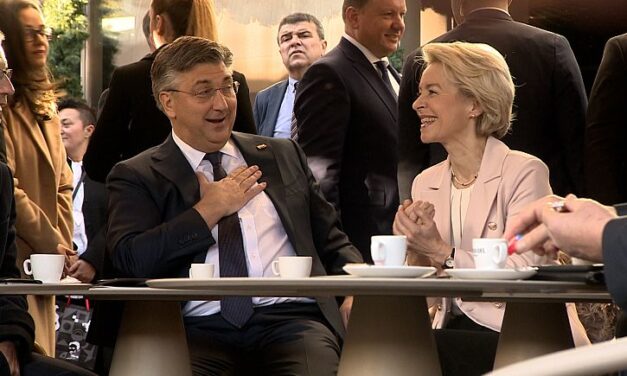 Von der Leyen ivott egy kávét Zágrábban, és euróval fizetett érte