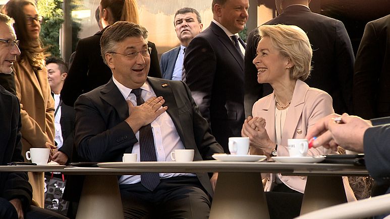 Von der Leyen ivott egy kávét Zágrábban, és euróval fizetett érte