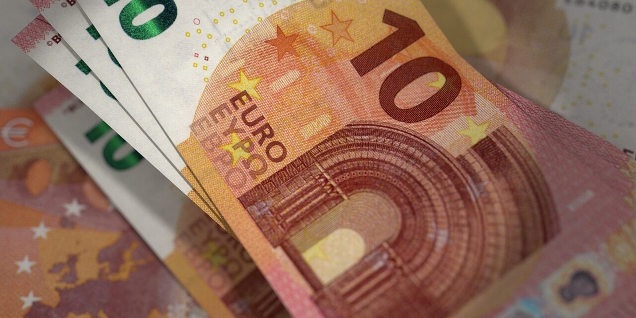 Tíz euróval adta át az jogosítványát a rendőrnek, vesztegetésért letartóztatták