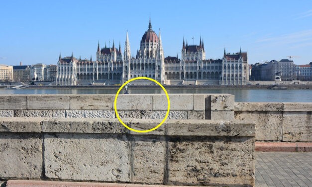 <span class="entry-title-primary">Lemosták a gyalázatot</span> <span class="entry-subtitle">Gyorsan eltűnt az Orbán—Putyin-csókos dombormű a budai rakpartról</span>