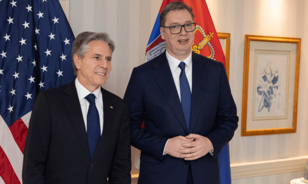 Blinken elégedett a szerb államfővel folytatott beszélgetéssel
