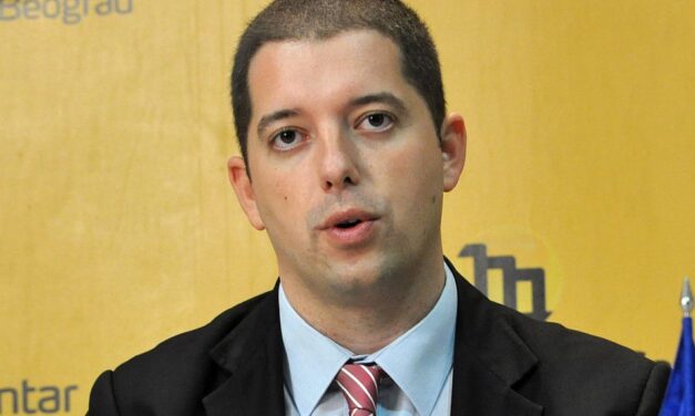 Mennyit keresnek a nagykövetek?