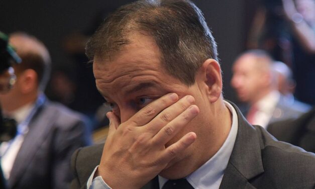 Dačić: Akit zavar a zászló és a templom, gond van az értékrendjével