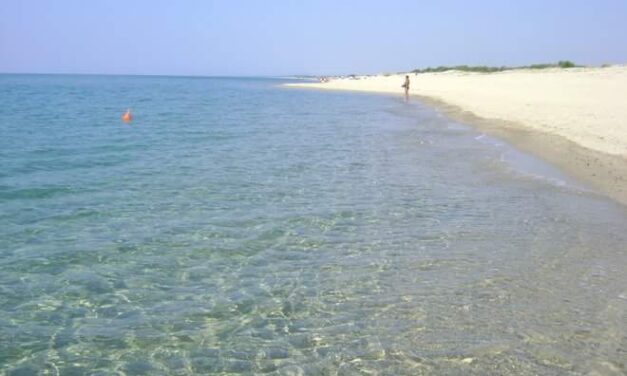 Olaszország partjainál elsüllyedt egy migránsokat szállító hajó, legalább harmincan meghaltak