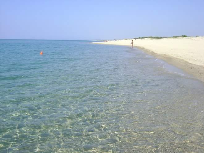 Olaszország partjainál elsüllyedt egy migránsokat szállító hajó, legalább harmincan meghaltak