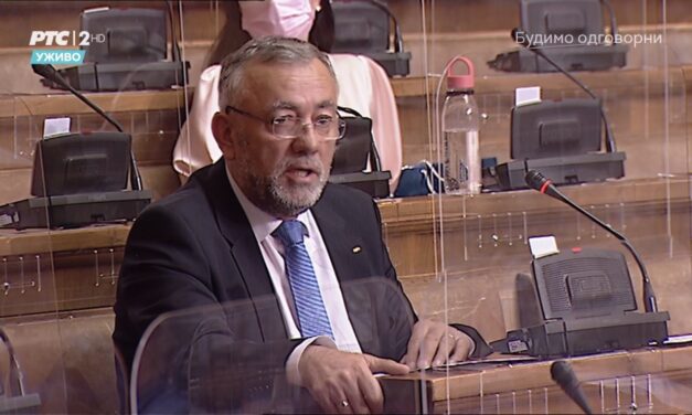 Benyújtotta lemondását az ülés alatt pornófilmet néző képviselő