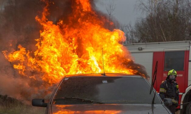 Kiégett egy autó az Újvidék-Belgrád autópályán (videóval)