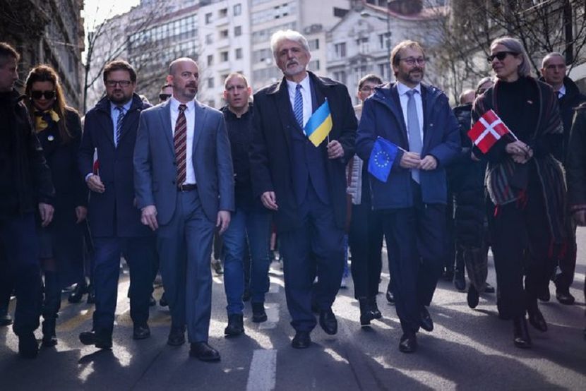 Az ukrajnai háború egy éves évfordulójára emlékeztek Belgrádban és Újvidéken