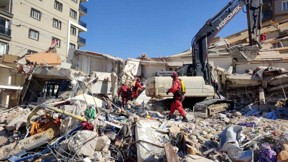 A szerb mentőcsapat is a helyszínen van