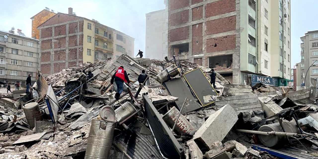 Szerbia két segélycsapatot küld Törökországba