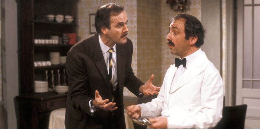 Több mint 40 év után John Cleese feléleszti a Waczak Szállót