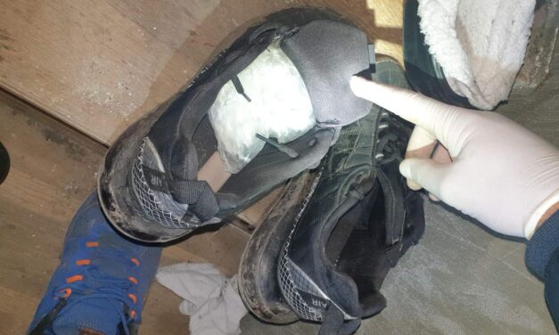 Cipőbe rejtette a kokaint az Inđija környéki díler (Fotó)